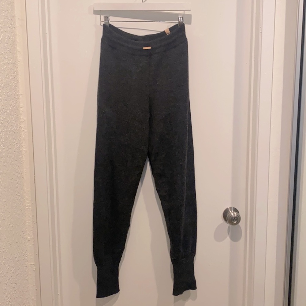 NWOT Lunya Alpaca Jogger